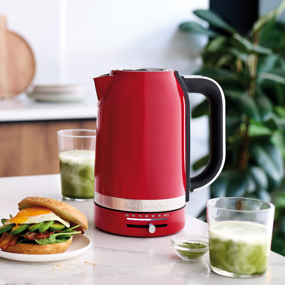 KitchenAid 1.7 l hőfokszabályzós vízforraló piros