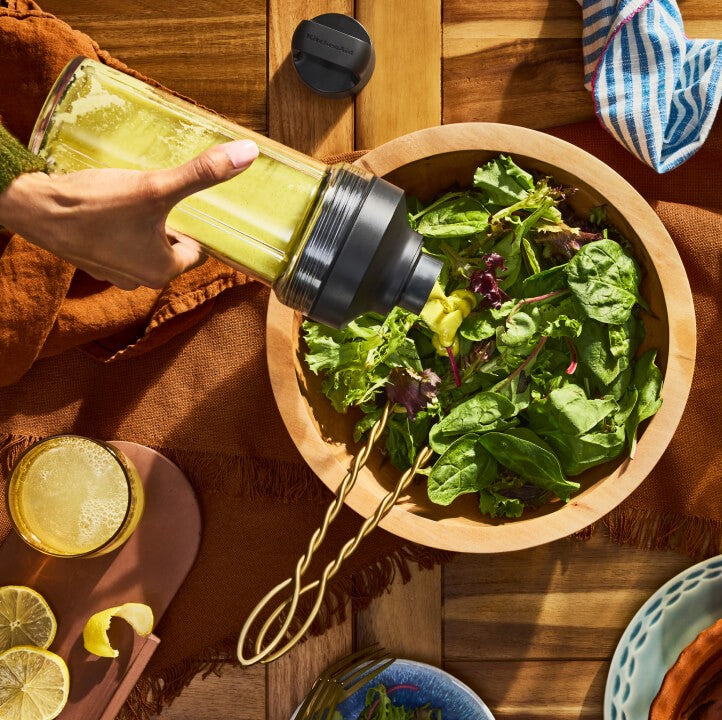 Uz K400 blender idu boca od 500 ml i oštrica